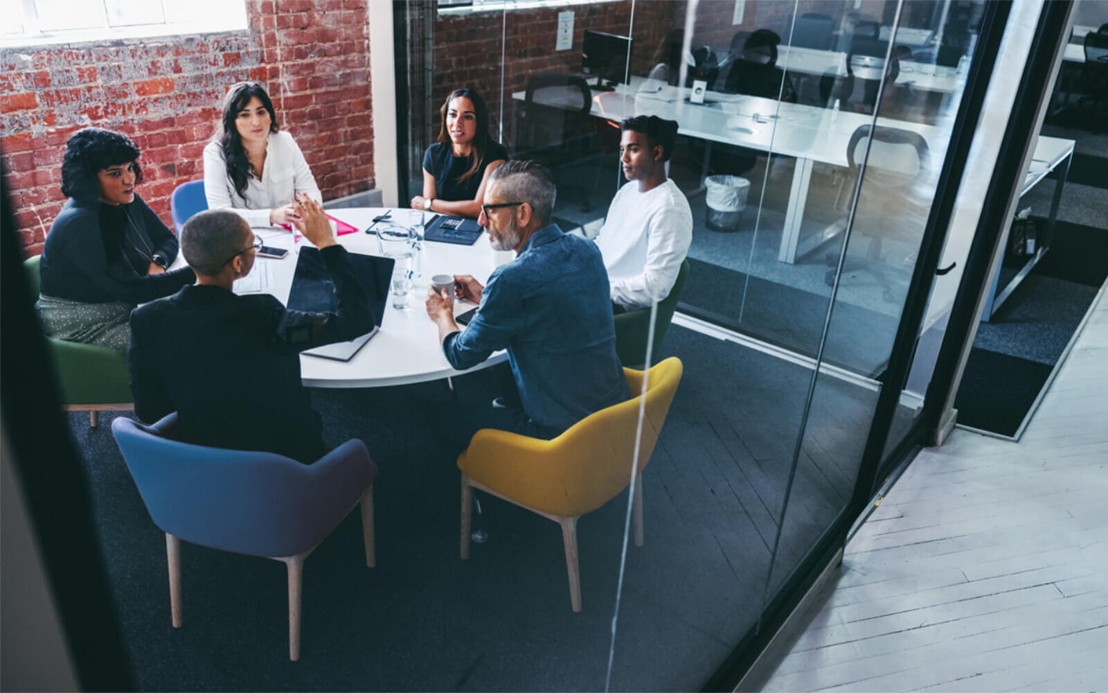 colleagues-table-meeting